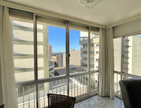 APARTAMENTO DE 3 QUARTOS COM VISTA LIVRE E PARA O MAR, NA PRAIA DO CANTO