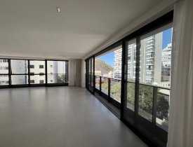 RARIDADE DE 04 QUARTOS COM 4 VAGAS DE GARAGEM + SALA AMPLA E INTEGRADA NA PRAIA DO CANTO