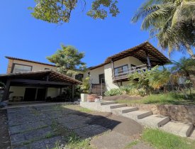CASA DE ALTO PADRÃO COM 924m² + 4 SUÍTES + A POUCOS METROS DA AREIA, NA ILHA DO FRADE