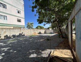 TERRENO COM ÁREA CONSTRUÍDA TABUAZEIRO