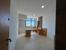 SALA MONTADA COM VAGA DE GARAGEM  NA RETA DA PENHA