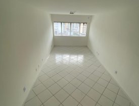 SALA COMERCIAL COM 35M2 COM VAGA NO MIOLO DE SANTA LUCIA