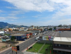 EXCELENTE SALA COM VAGA DE GARAGEM NA AVENIDA NORTE E SUL DE JARDIM LIMOEIRO