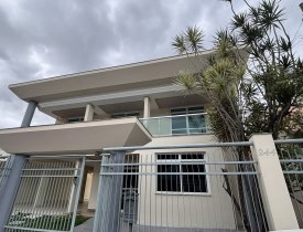 CASA RESIDENCIAL DUPLEX DE 04 QUARTOS/02 SUÍTES COM QUINTAL AMPLO NA MATA DA PRAIA
