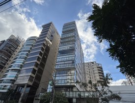 EXCELENTE 4 SUITE E 4 VAGAS, NO CORAÇÃO DA PRAIA DO CANTO