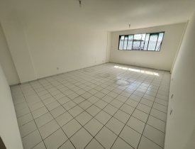SALA COMERCIAL DE 45M² COM EXCELENTE LOCALIZAÇÃO NA AVENIDA FERNANDO FERRARI